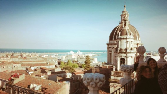 Catania vista dall'alto: una perla tra fuoco e acqua