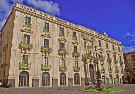 Palazzo San Giuliano tra arte, storia, Teatro Machiavelli e un duplice delitto