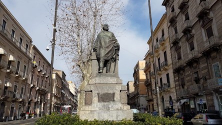 Statua Garibaldi. Via Etnea Catania